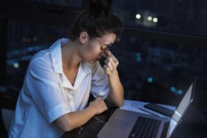 Stile di vita non salutare e lavoro notturno aumentano il rischio di diabete Tipo 2
